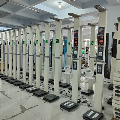 신체 지방 및 혈압 분석기와 함께 의학적 초음파 키와 체중 척도