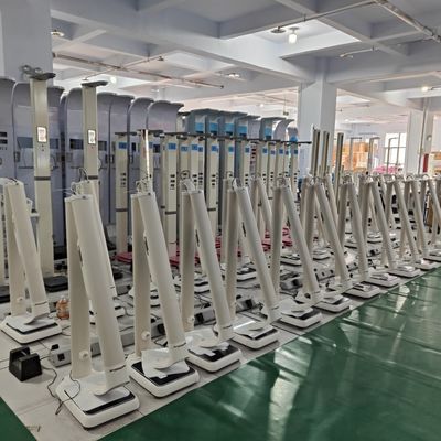 0~200cm의 키 측정 범위와 선택적인 체지방 분석으로 된 의료 척도